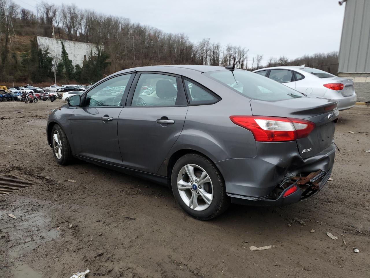 Image 2 of 2013 FORD FOCUS SE 2013 with VIN 1FADP3F28DL108478