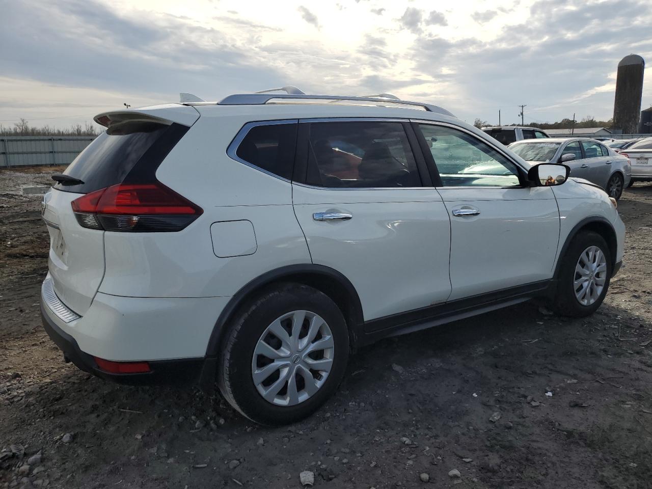 Изображение 3 2017 NISSAN ROGUE S 2017 с VIN JN8AT2MT6HW134651