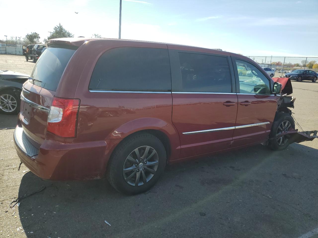 Изображение 3 2015 CHRYSLER TOWN & COUNTRY S 2015 с VIN 2C4RC1HGXFR699755