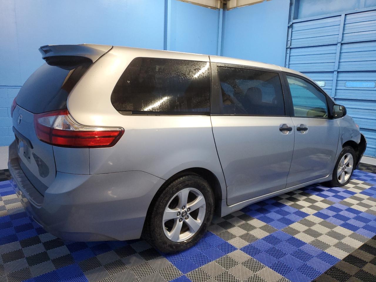 Image 3 of 2018 TOYOTA SIENNA L 2018 with VIN 5TDZZ3DC5JS907926