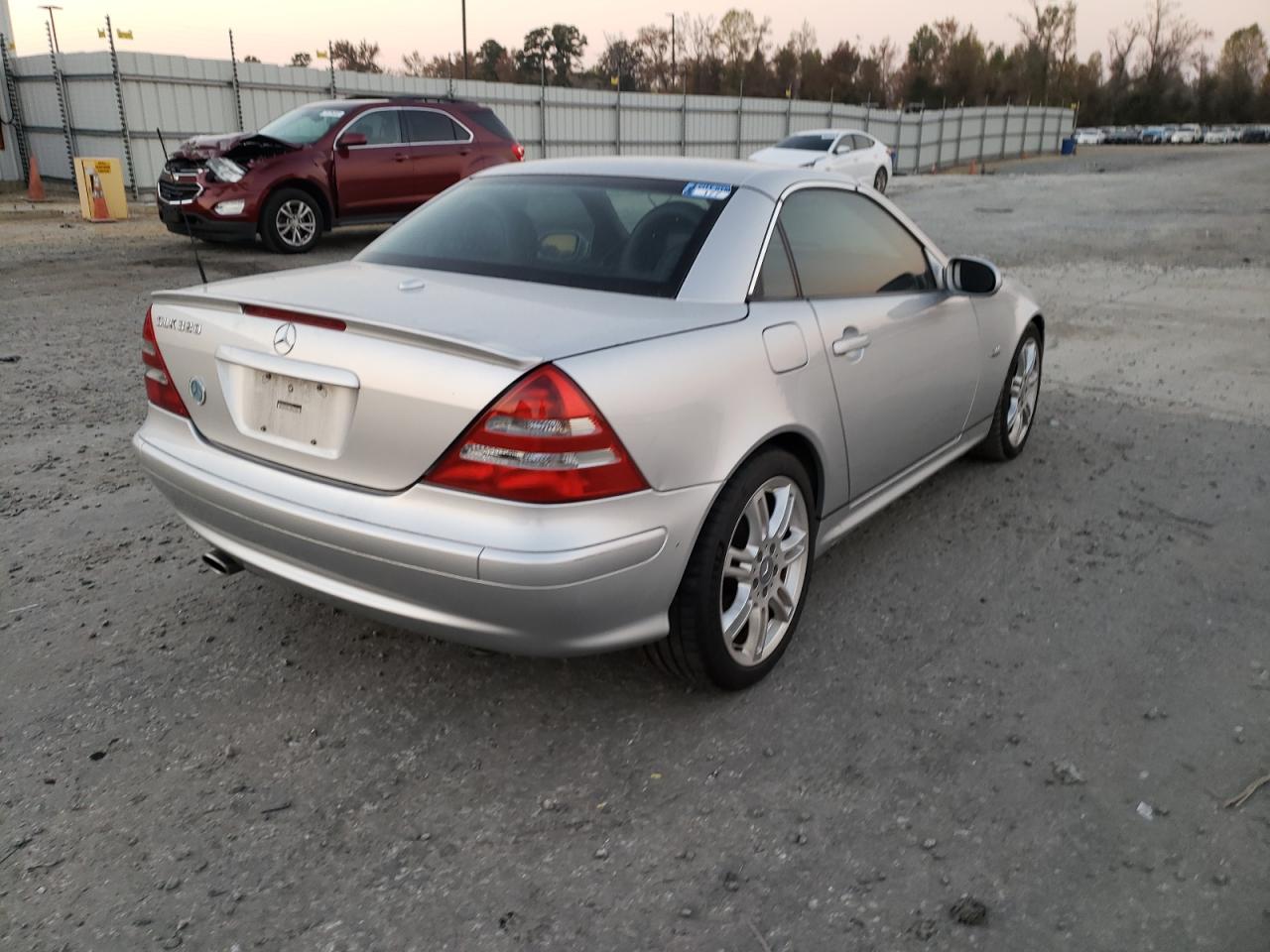 Image 3 of 2004 MERCEDES-BENZ SLK 320 2004 with VIN WDBKK65F14F307746