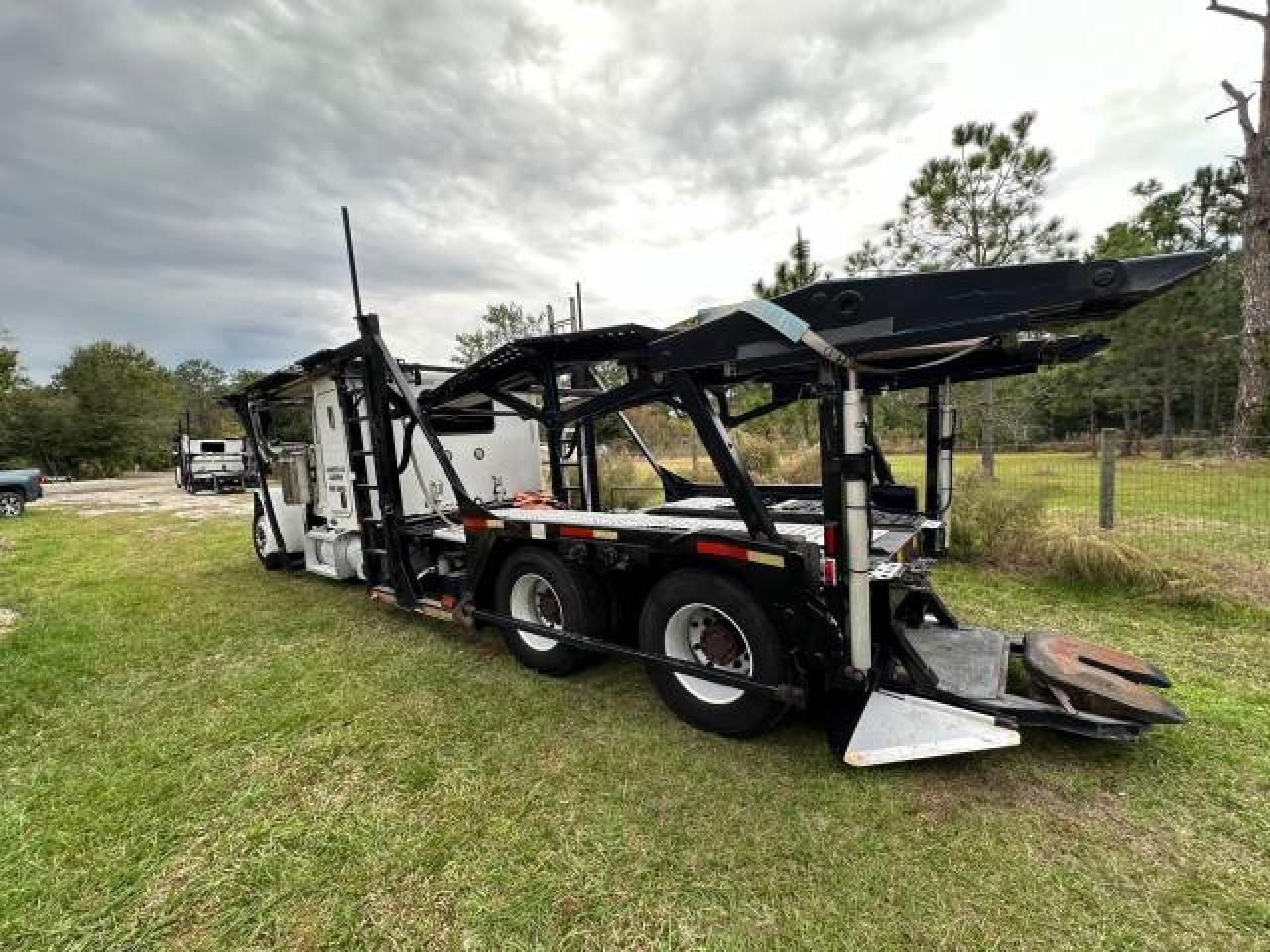 Image 3 of 2007 PETERBILT 379  2007 with VIN 1NP5DU9X17D741352