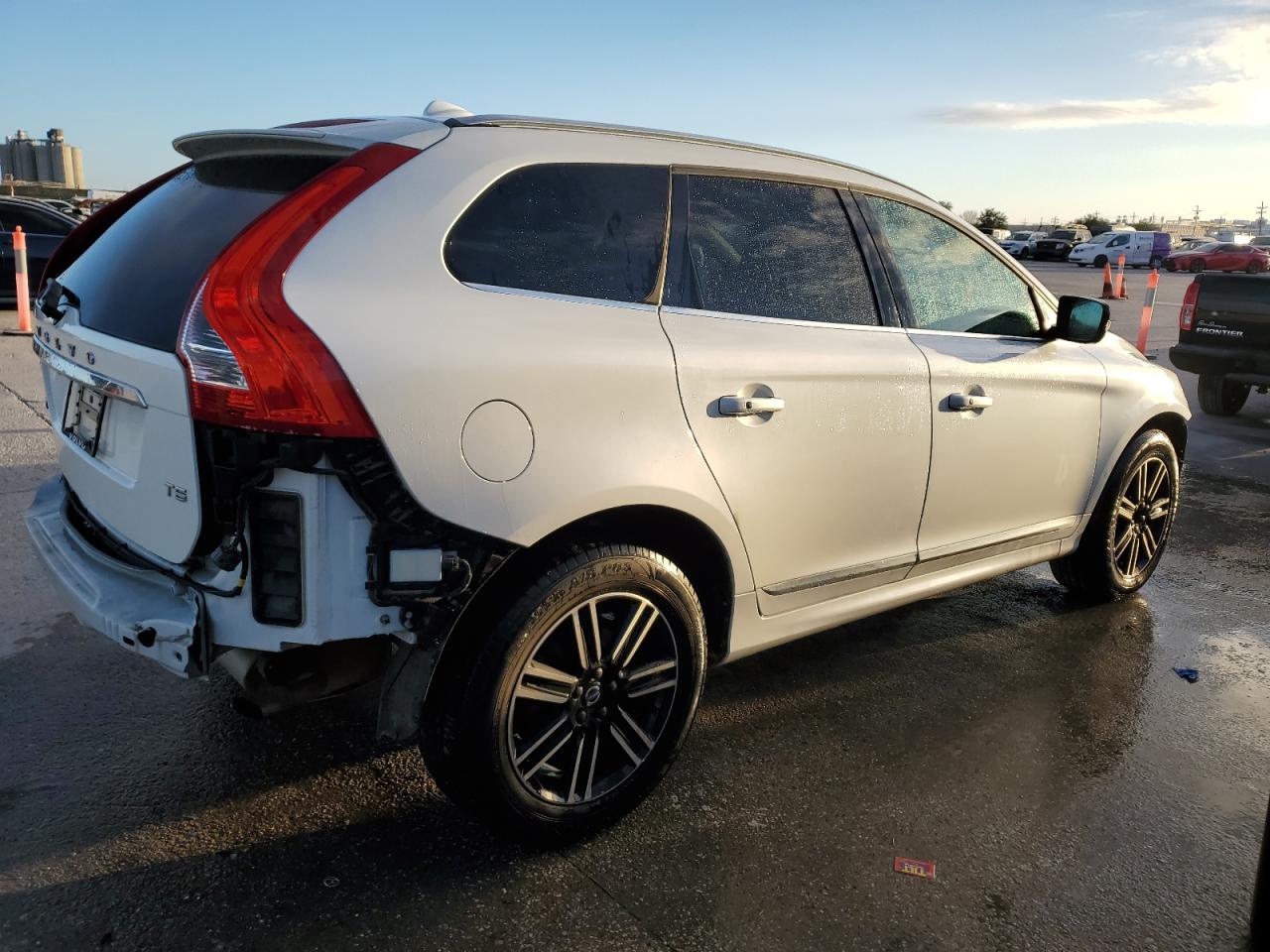 Изображение 3 2017 VOLVO XC60 T5 DYNAMIC 2017 с VIN YV440MDR1H2222707
