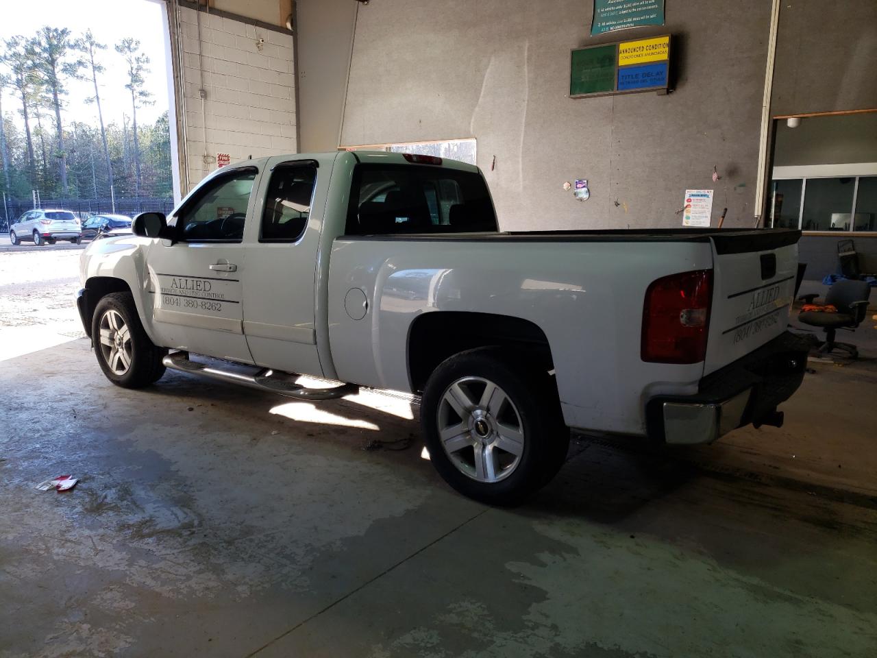 Image 2 of 2008 CHEVROLET SILVERADO C1500 2008 with VIN 2GCEC19J481244023