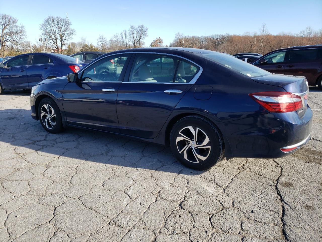 Изображение 2 2016 HONDA ACCORD LX 2016 с VIN 1HGCR2F37GA002043