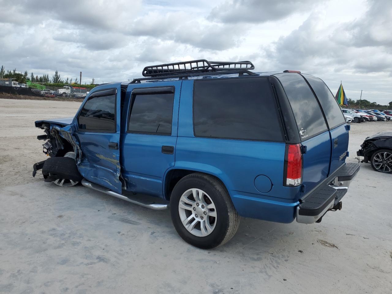Image 2 of 1996 CHEVROLET TAHOE K1500 1996 with VIN 1GNEK13R0TJ417771