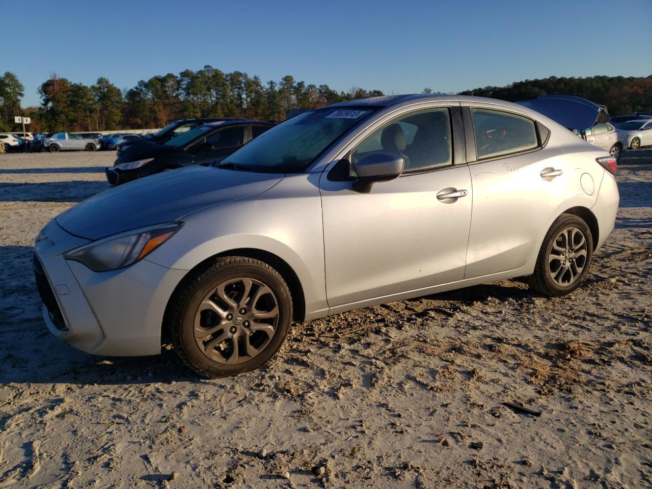 Image 1 of 2019 TOYOTA YARIS L 2019 with VIN 3MYDLBYV5KY504686