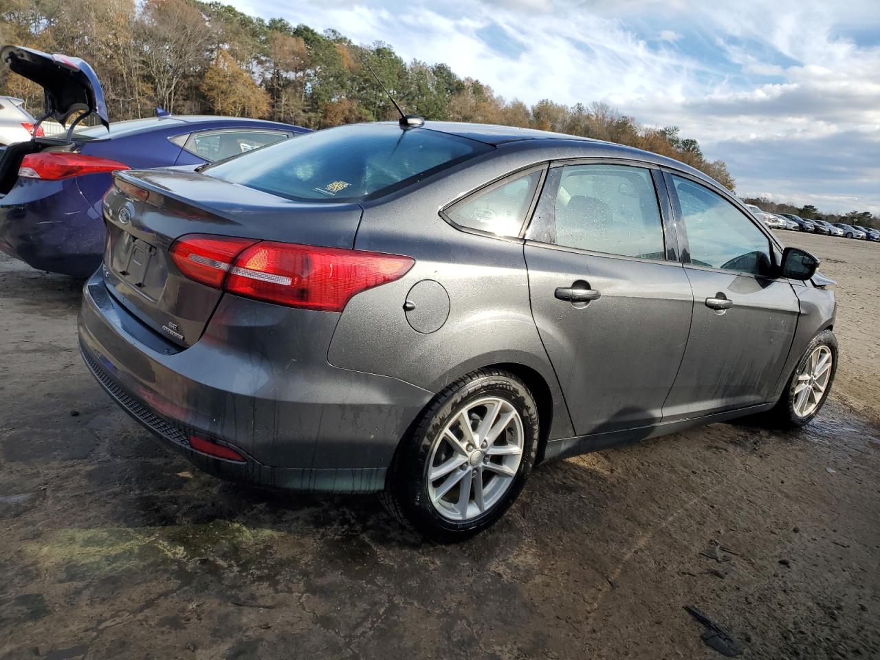 Image 3 of 2015 FORD FOCUS SE 2015 with VIN 1FADP3F26FL203639