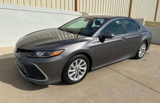 Obraz 2 z 2021 TOYOTA CAMRY LE 2021 z VIN 4T1C11AK1MU576450