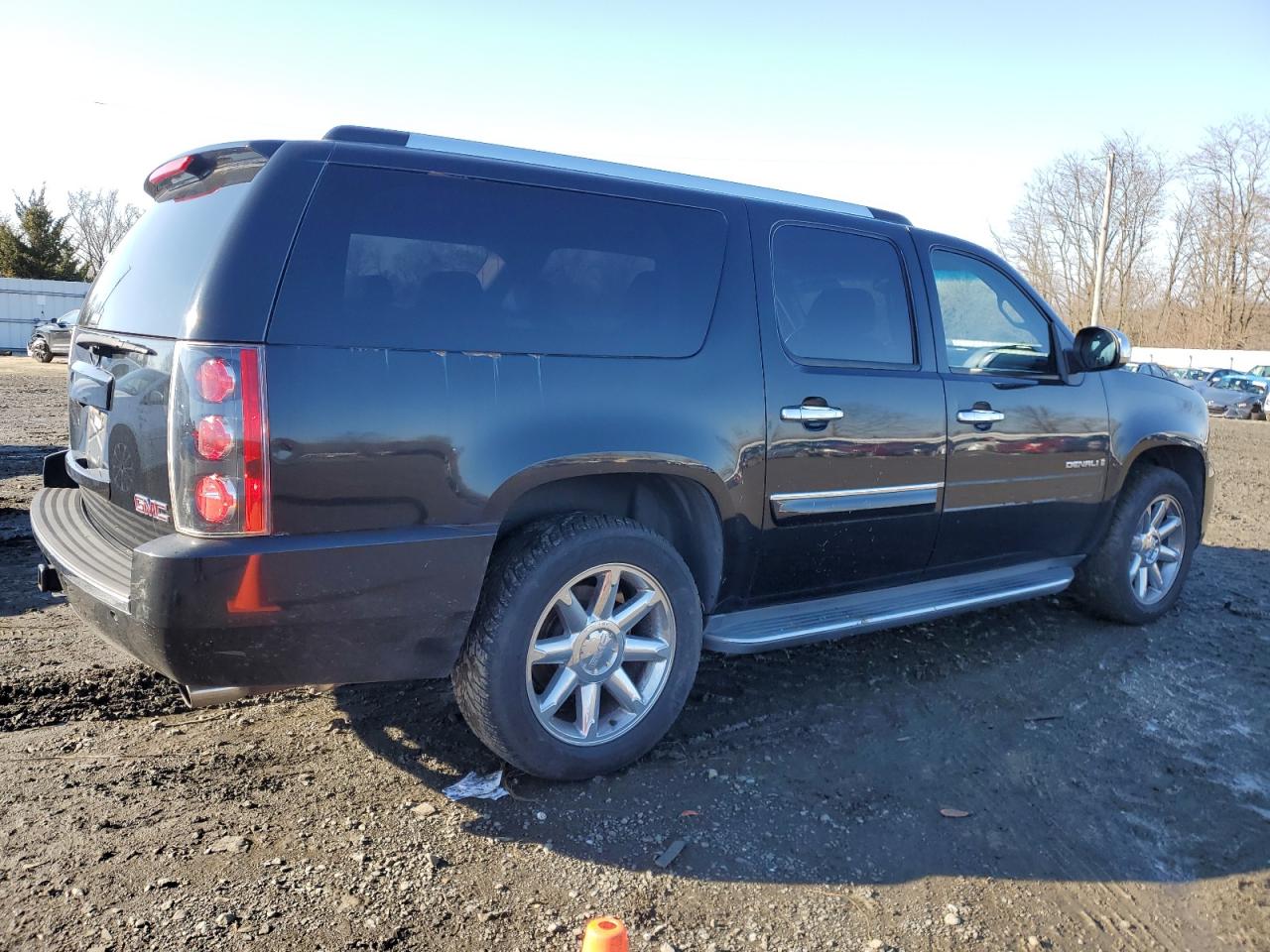 Image 3 of 2008 GMC YUKON XL DENALI 2008 with VIN 1GKFK66818J107265