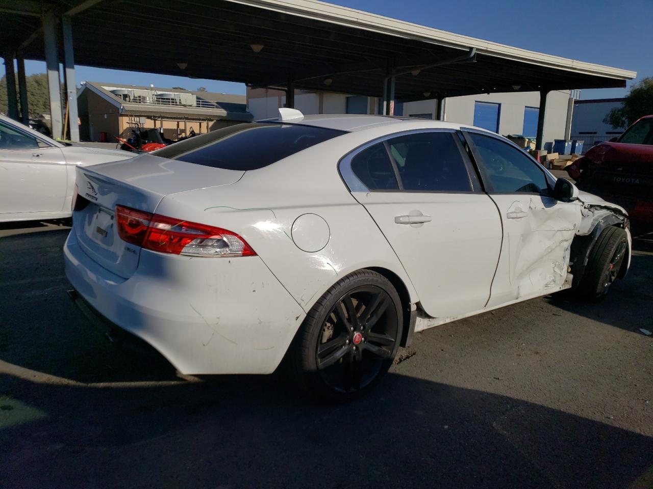 Изображение 3 2017 JAGUAR XE PREMIUM 2017 с VIN SAJAD4BV4HA972085