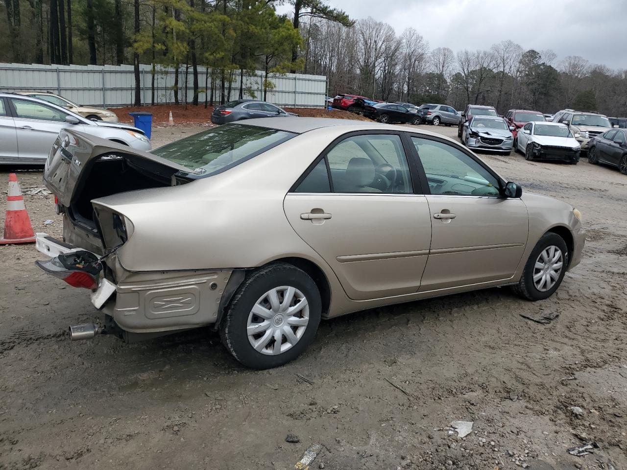 Image 3 of 2006 TOYOTA CAMRY LE 2006 with VIN JTDBE32K963048436