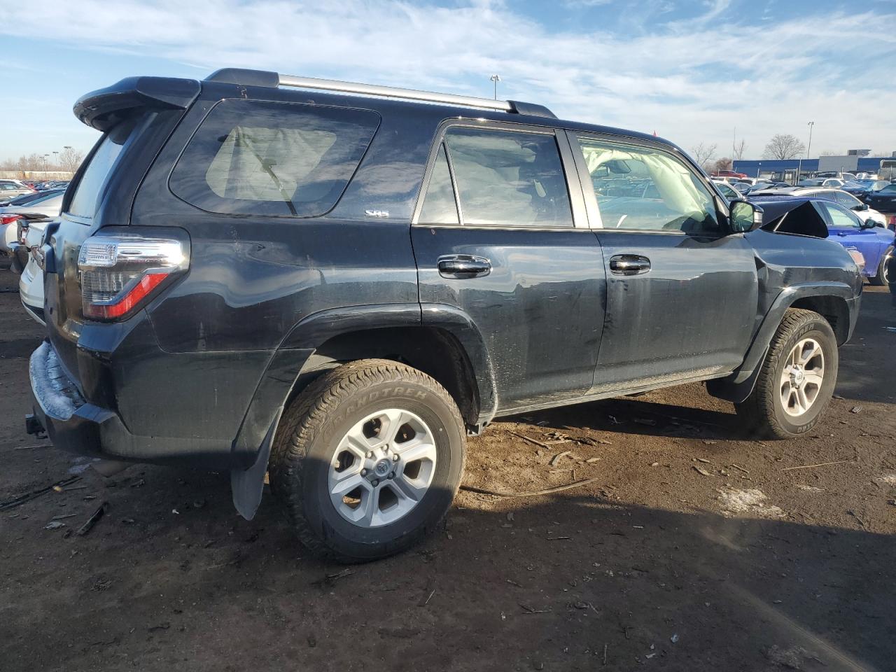 Изображение 3 2023 TOYOTA 4RUNNER SE 2023 с VIN JTEMU5JR0P6116902