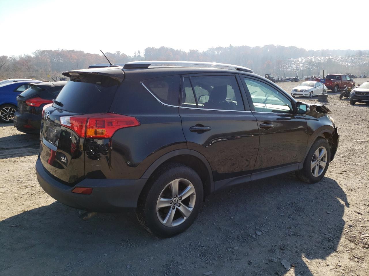 Obraz 3 z 2015 TOYOTA RAV4 XLE 2015 z VIN 2T3RFREV8FW351144