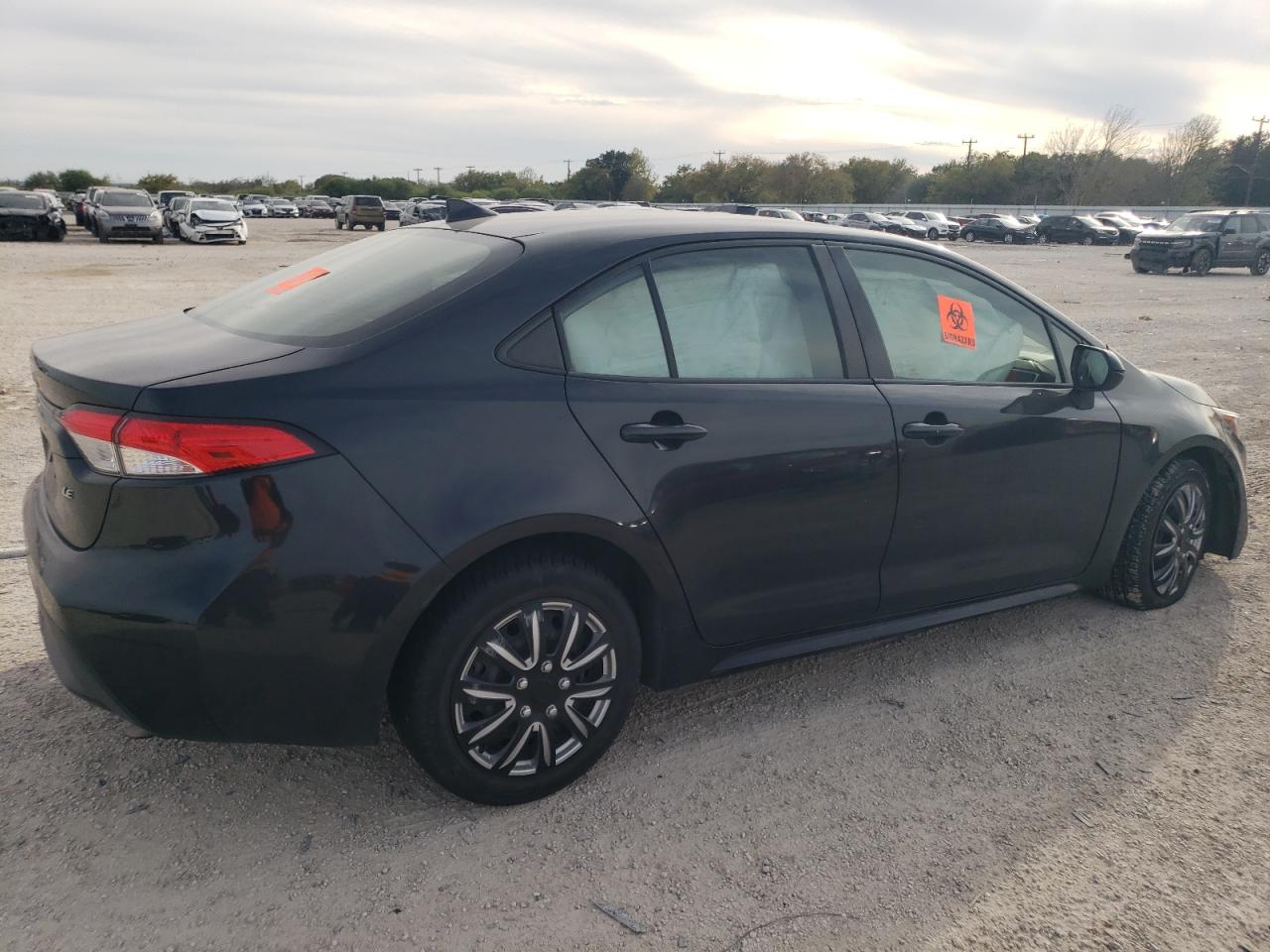 Obraz 3 z 2020 TOYOTA COROLLA LE 2020 z VIN JTDEPRAE8LJ044570