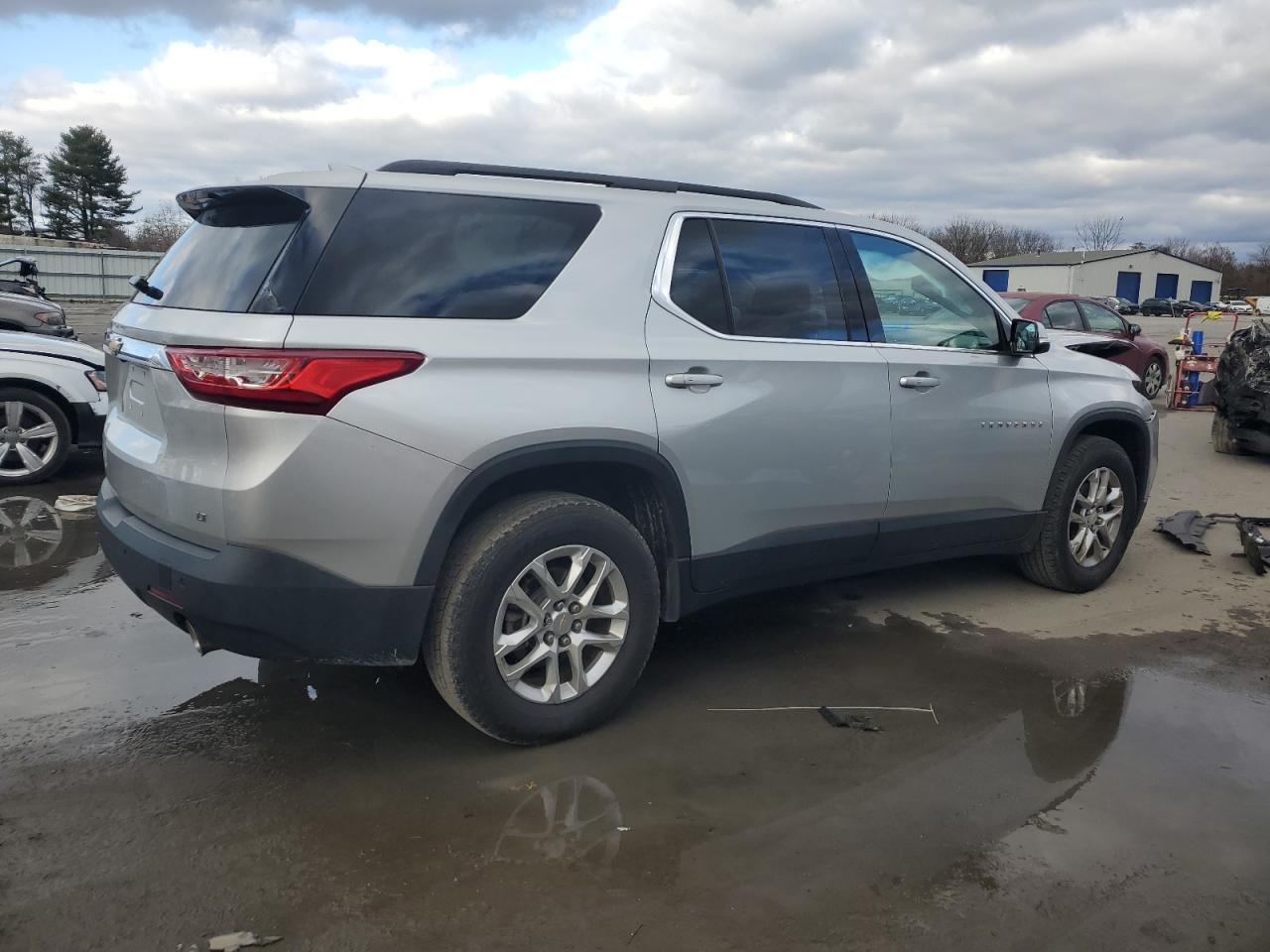 Изображение 3 2019 CHEVROLET TRAVERSE LT 2019 с VIN 1GNERGKW5KJ175340