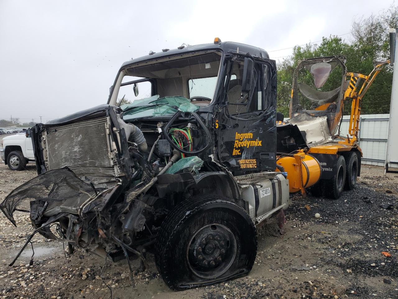 Изображение 2 2015 VOLVO VHD  2015 с VIN 4V5KC9DF2FN192262
