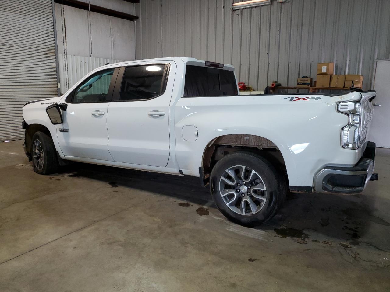Изображение 2 2020 CHEVROLET SILVERADO K1500 LT 2020 с VIN 3GCUYDEDXLG261469