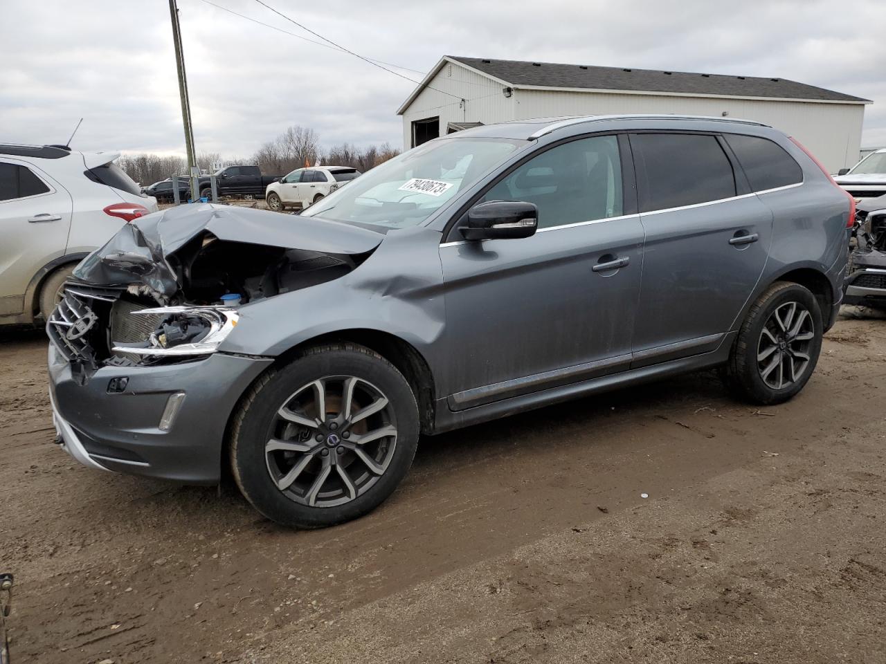 Image 1 of 2017 VOLVO XC60 T6 DYNAMIC 2017 with VIN YV449MRRXH2024528