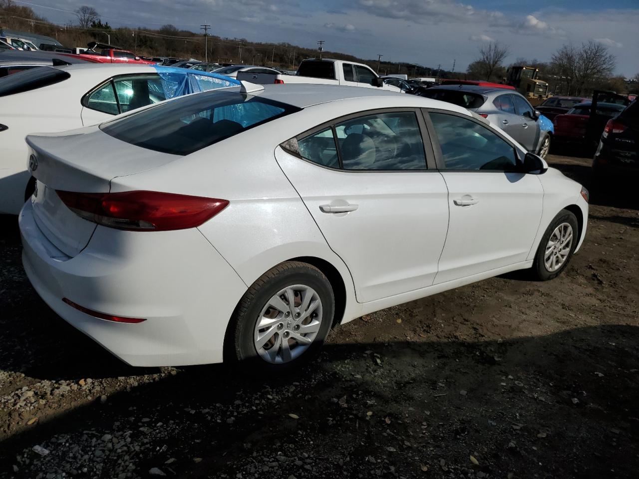 Изображение 3 2017 HYUNDAI ELANTRA SE 2017 с VIN 5NPD74LFXHH127096