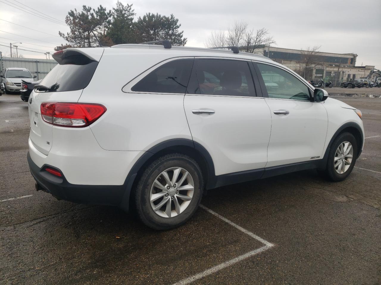 Изображение 3 2016 KIA SORENTO LX 2016 с VIN 5XYPGDA52GG093166