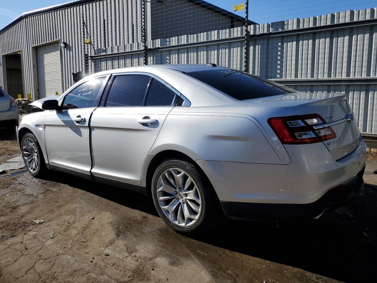 Изображение 2 2015 FORD TAURUS LIMITED 2015 с VIN 1FAHP2F87FG117622