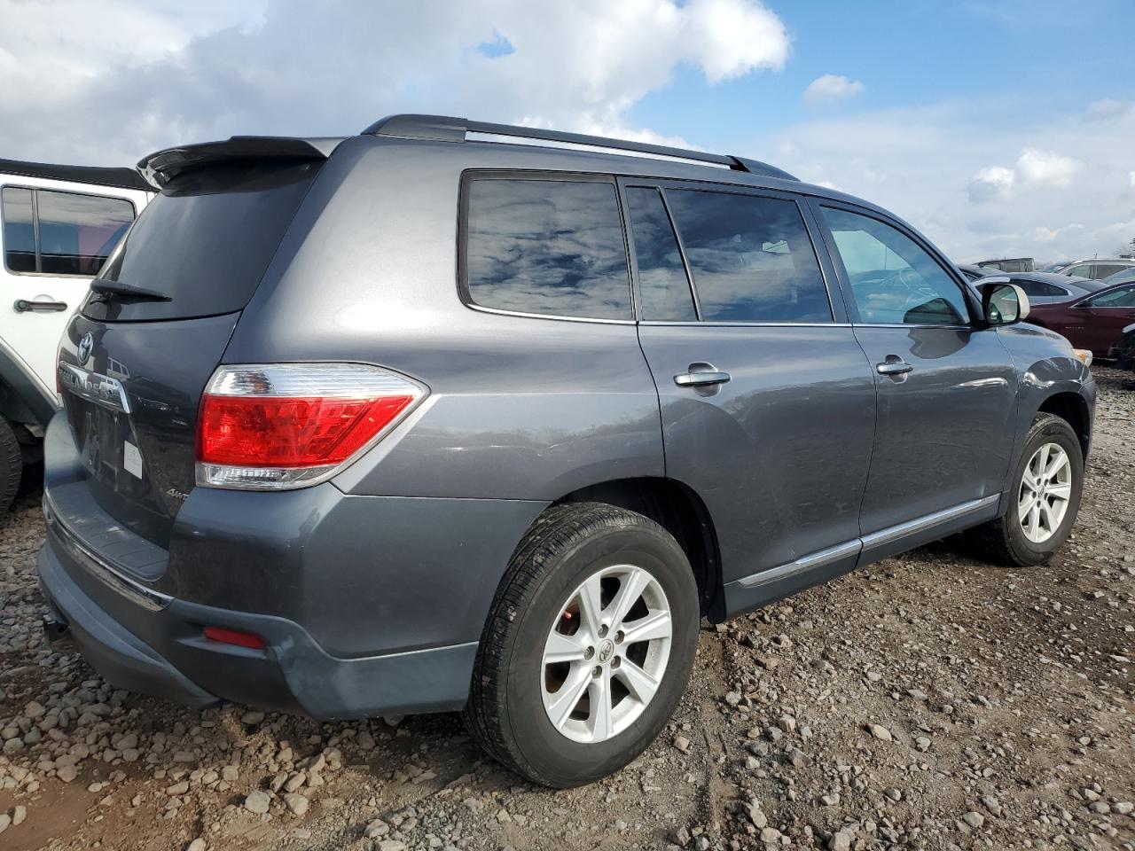Изображение 3 2013 TOYOTA HIGHLANDER BASE 2013 с VIN 5TDBK3EH3DS214809