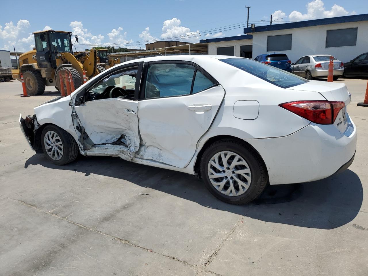 Изображение 2 2019 TOYOTA COROLLA L 2019 с VIN 2T1BURHE6KC233195