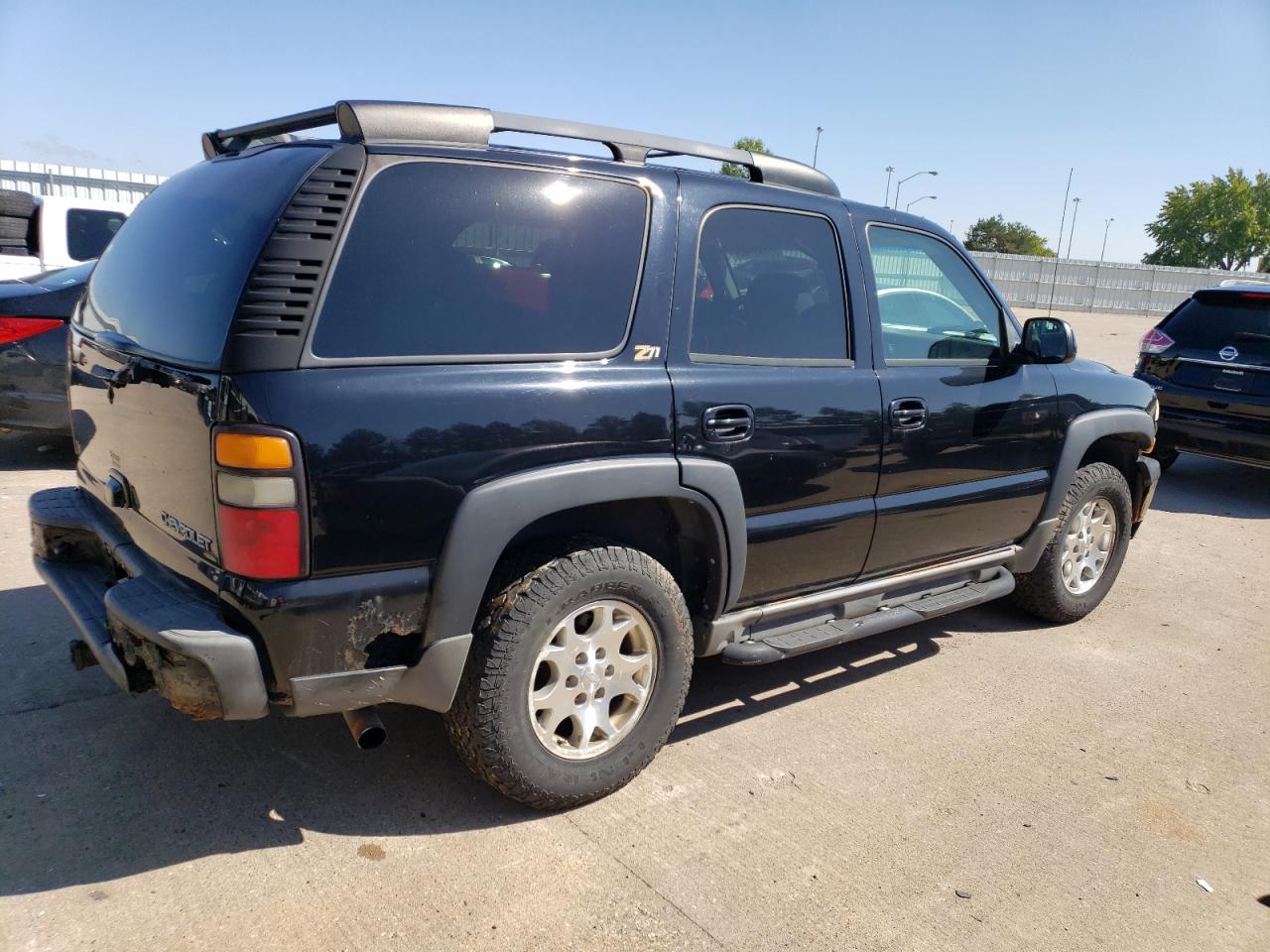 Image 3 of 2004 CHEVROLET TAHOE K1500 2004 with VIN 1GNEK13T74R198967