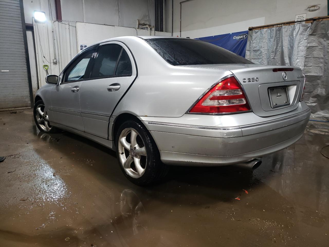 Obraz 2 z 2004 MERCEDES-BENZ C 230K SPORT SEDAN 2004 z VIN WDBRF40J64F522509