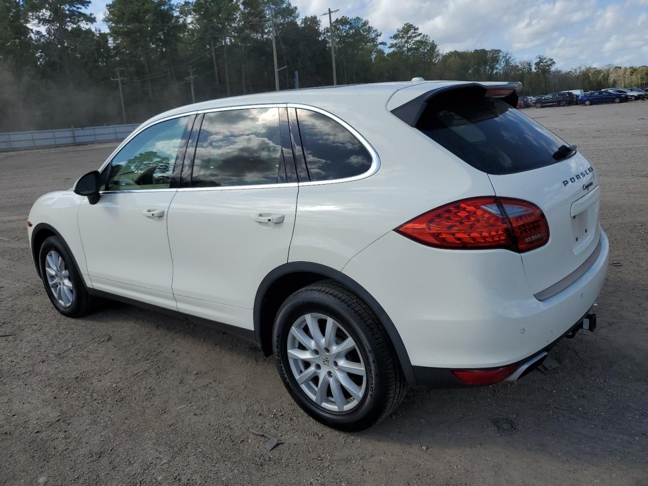 Image 2 of Porsche Cayenne 2011 with VIN WP1AA2A25BLA06129
