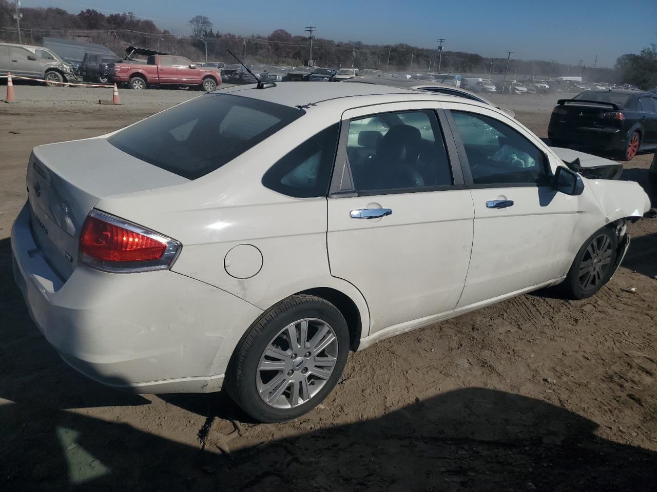 Image 3 of 2010 FORD FOCUS SEL 2010 with VIN 1FAHP3HN1AW121611