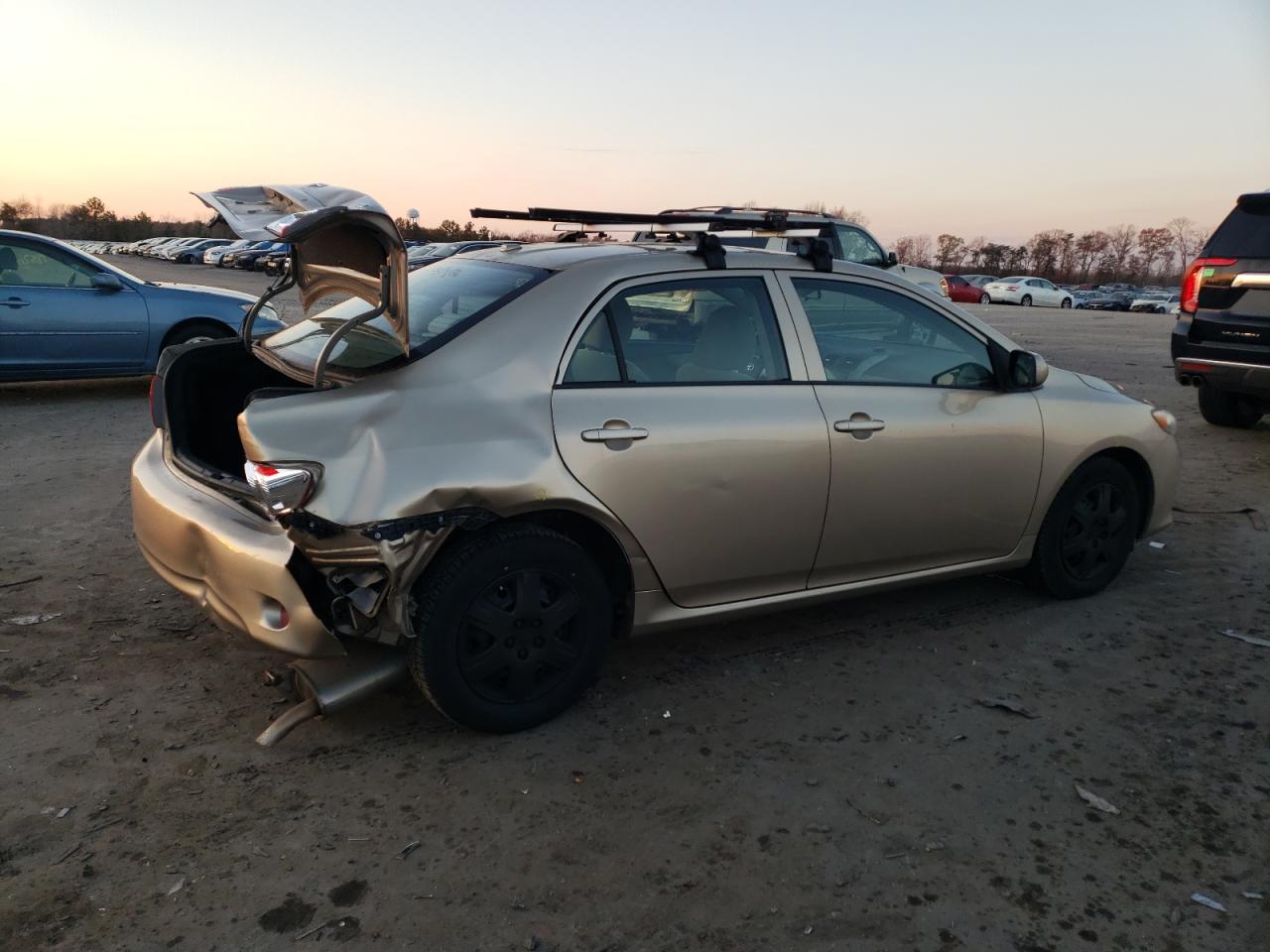 Изображение 3 2010 TOYOTA COROLLA BASE 2010 с VIN 1NXBU4EE5AZ313575