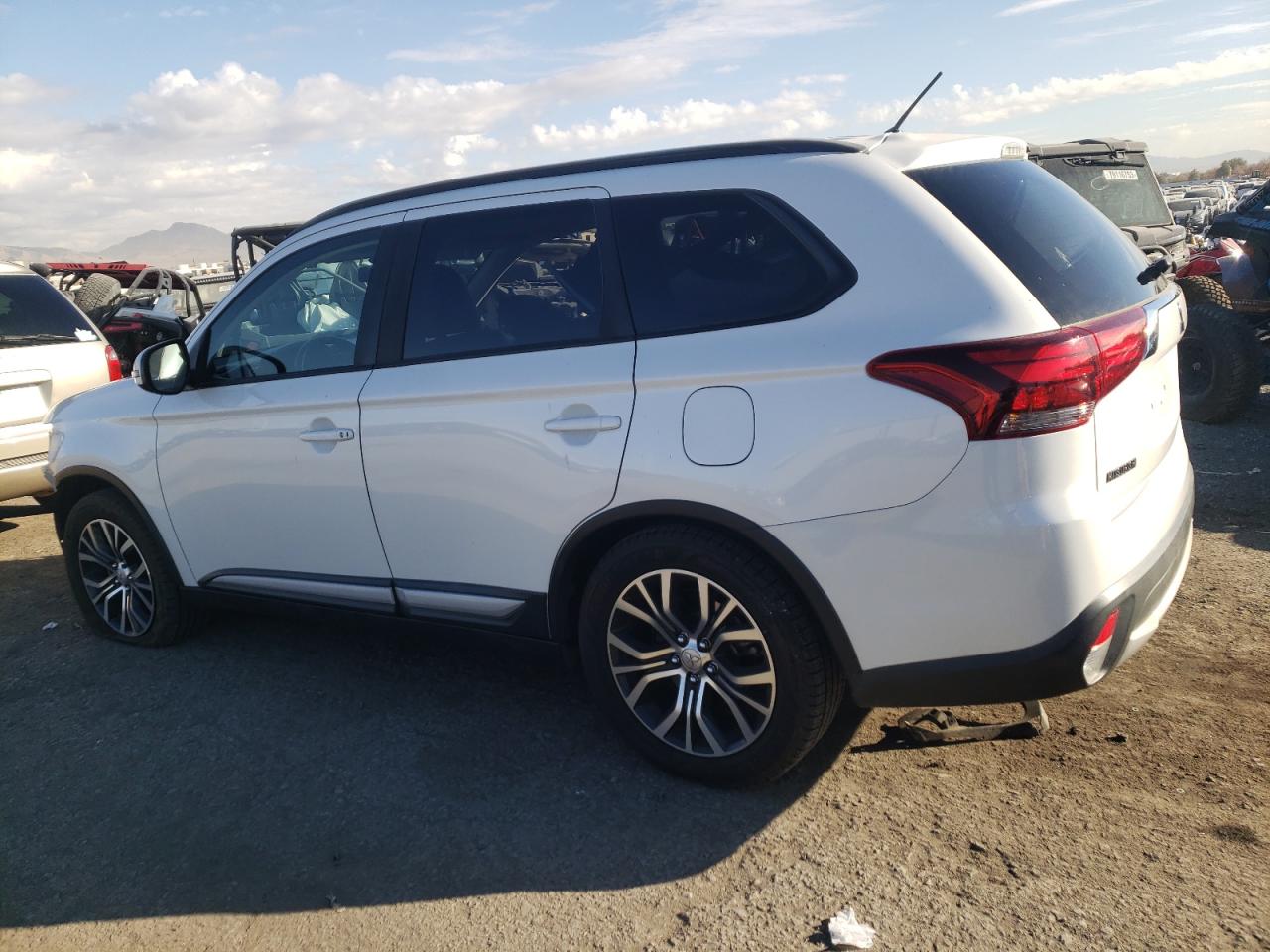Изображение 2 2016 MITSUBISHI OUTLANDER SE 2016 с VIN JA4AD3A37GZ015792