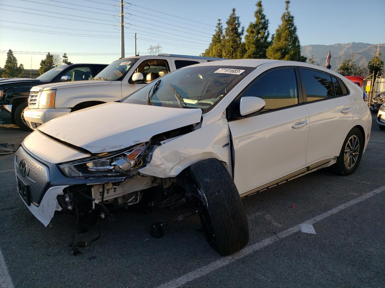 Image 1 of 2020 HYUNDAI IONIQ SE 2020 with VIN KMHC75LJ6LU063493
