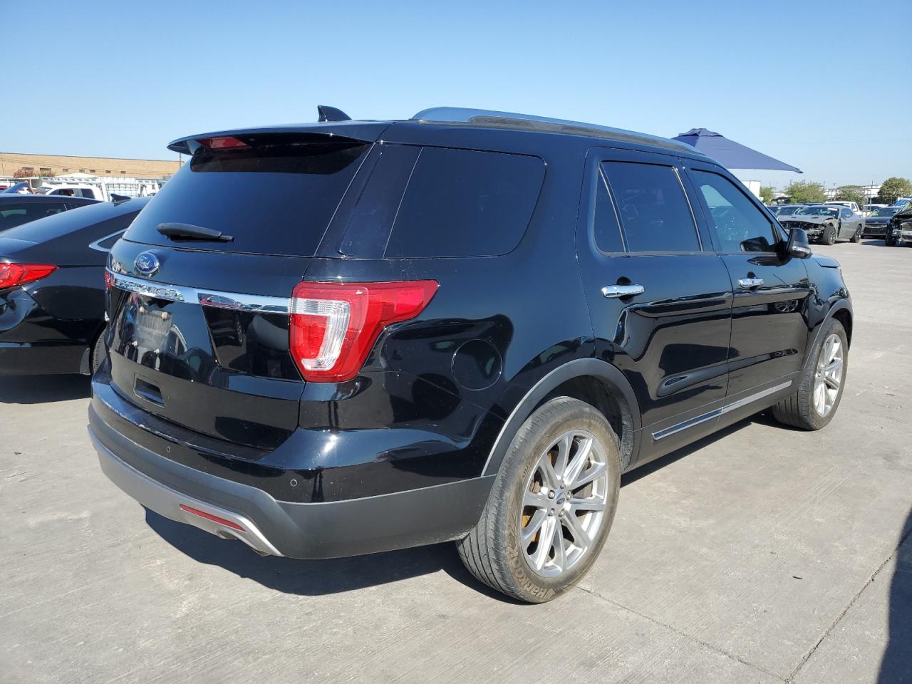 Image 3 of Ford Explorer Limited 2017 with VIN 1FM5K7F82HGE36403