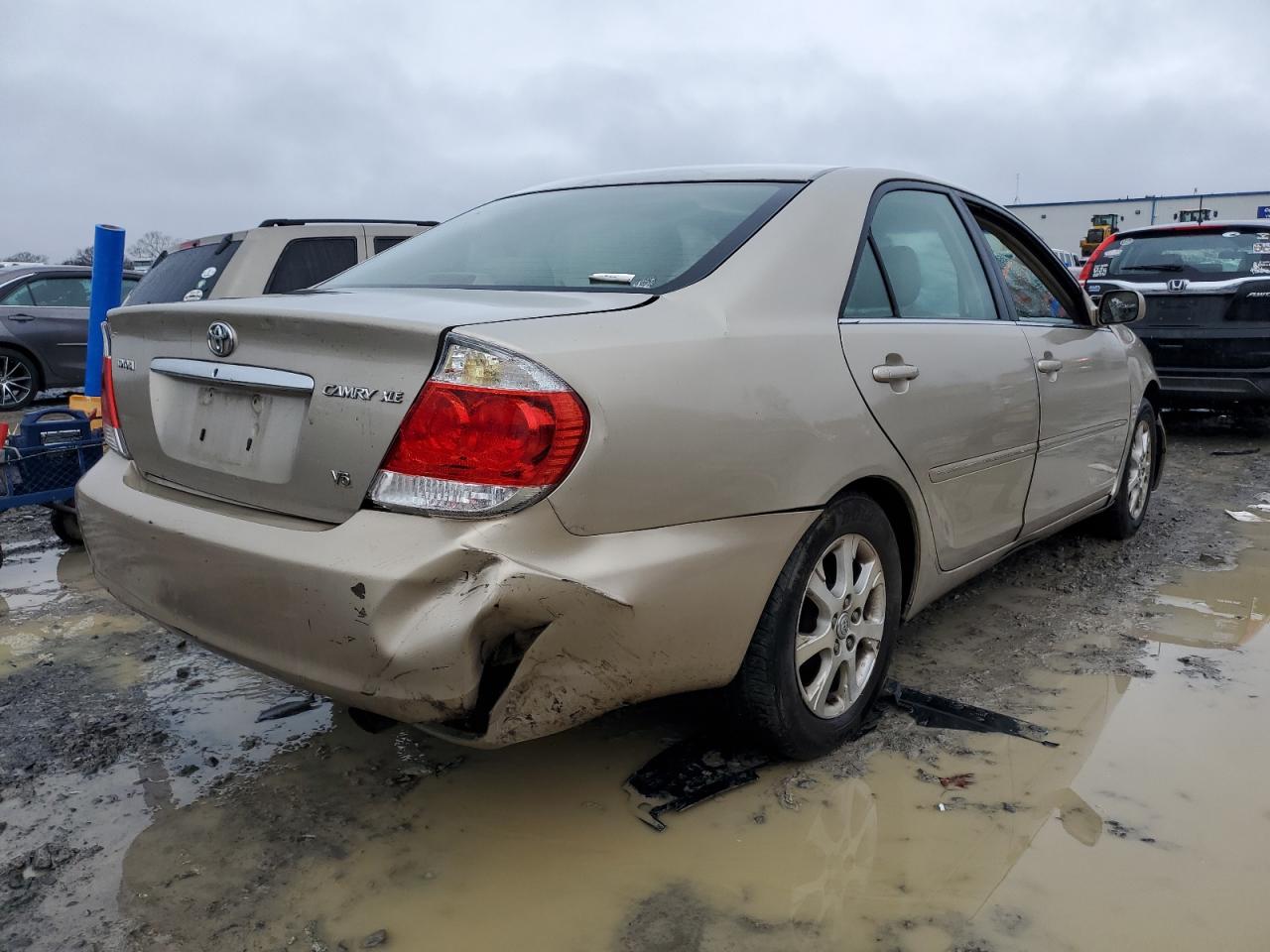 Image 3 of 2005 TOYOTA CAMRY LE 2005 with VIN 4T1BF30K45U614149
