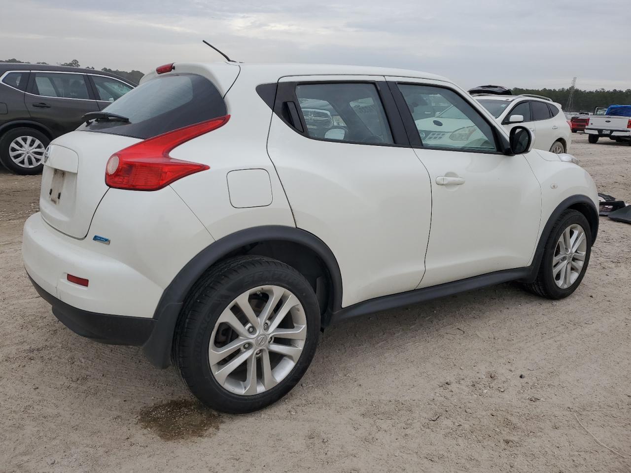Obraz 3 z 2014 NISSAN JUKE S 2014 z VIN JN8AF5MR7ET454474