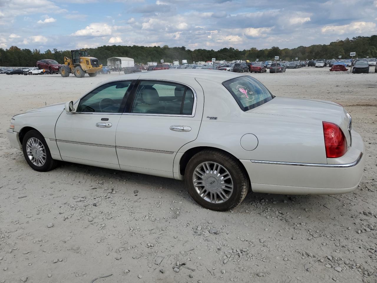 Изображение 2 2006 LINCOLN TOWN CAR SIGNATURE LIMITED 2006 с VIN 1LNHM82W26Y601746
