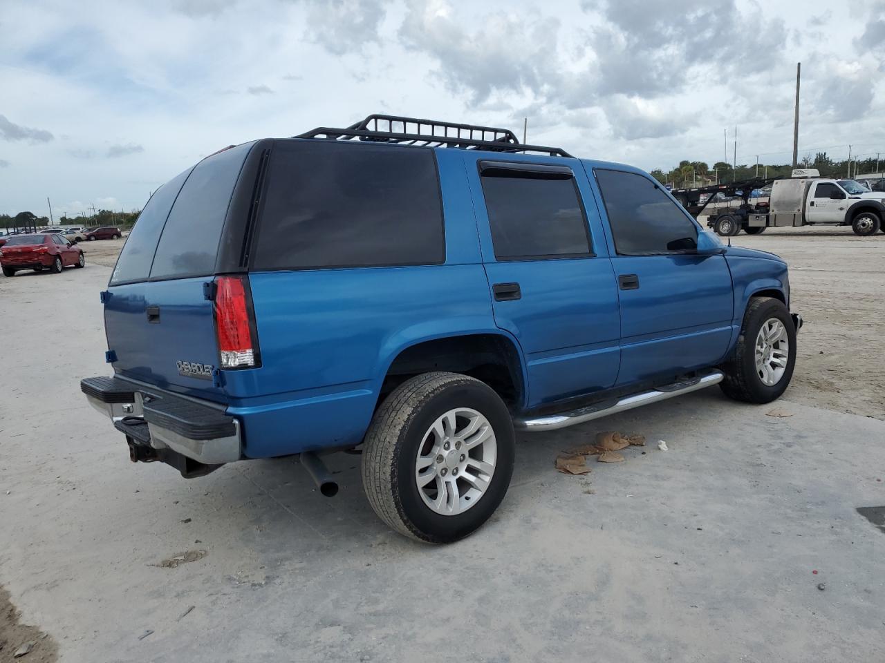 Image 3 of 1996 CHEVROLET TAHOE K1500 1996 with VIN 1GNEK13R0TJ417771
