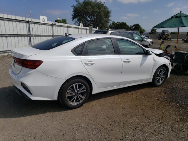Изображение 3 2023 KIA FORTE LX 2023 с VIN 3KPF24AD6PE558787