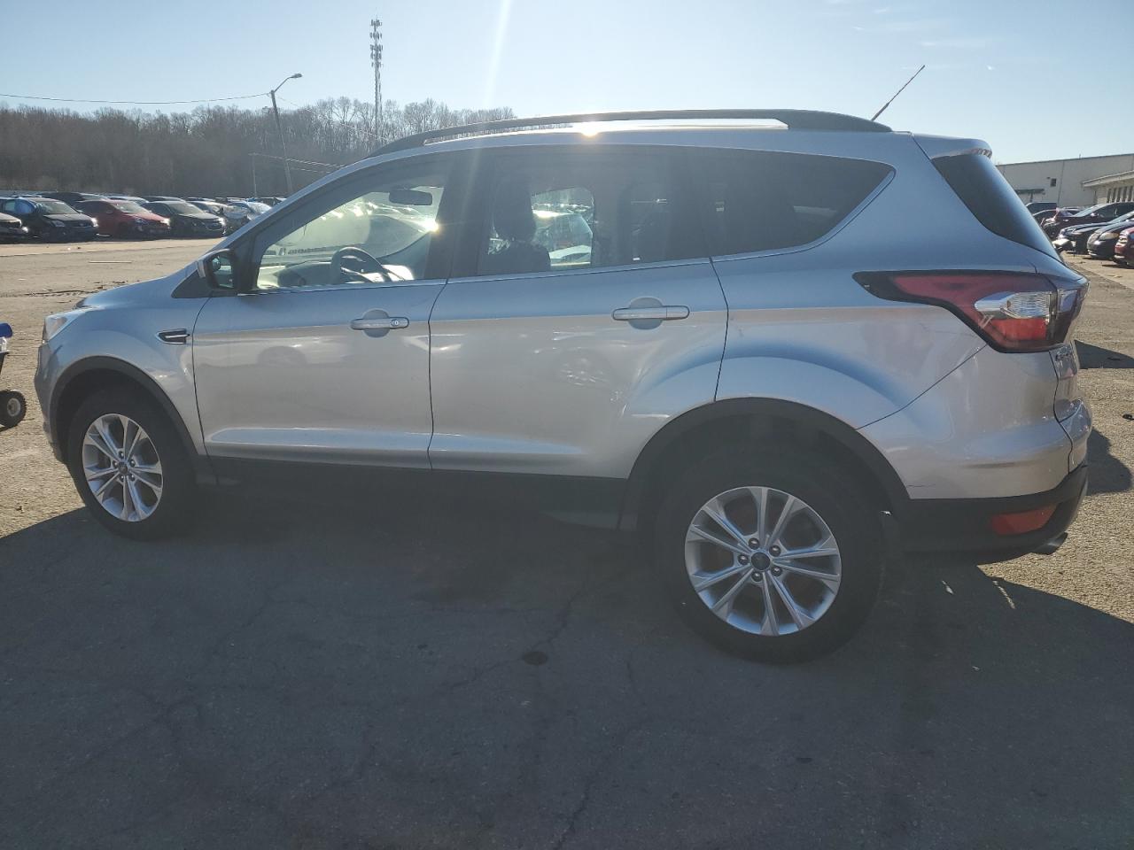 Изображение 2 2018 FORD ESCAPE SE 2018 с VIN 1FMCU9GD5JUC90174