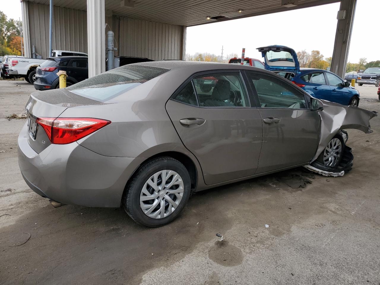 Image 3 of 2018 TOYOTA COROLLA L 2018 with VIN 2T1BURHE7JC117325
