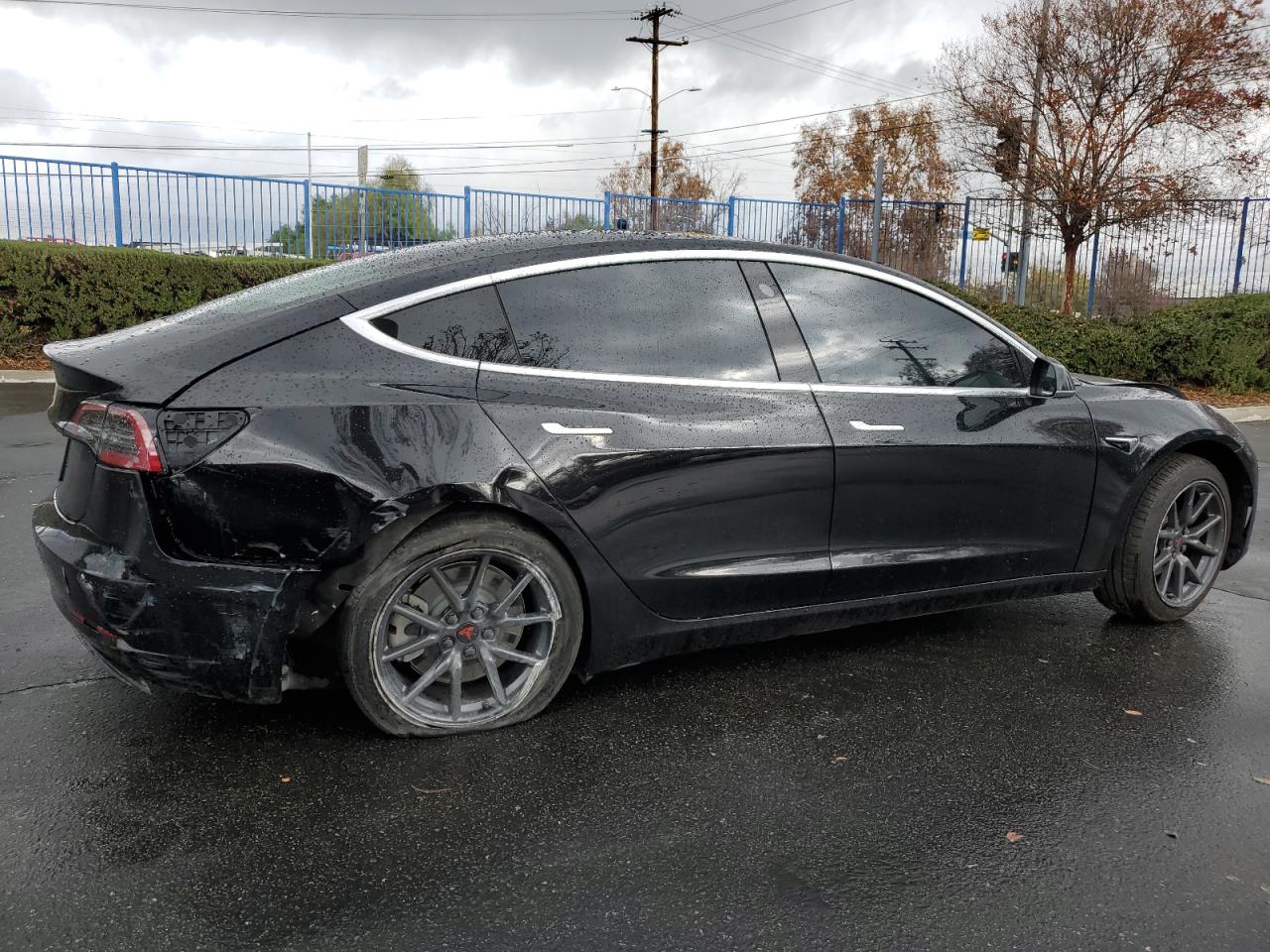 Изображение 3 2018 TESLA MODEL 3  2018 с VIN 5YJ3E1EA6JF172350