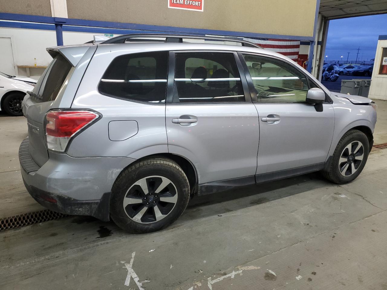 Изображение 3 2017 SUBARU FORESTER 2.5I PREMIUM 2017 с VIN JF2SJAEC8HH443039