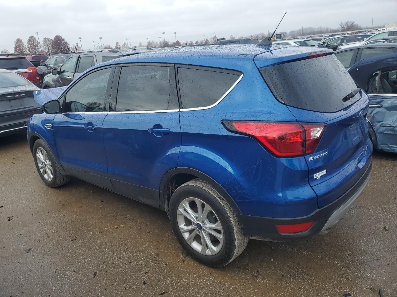 Image 2 of 2019 FORD ESCAPE SE 2019 with VIN 1FMCU0GD6KUA71348