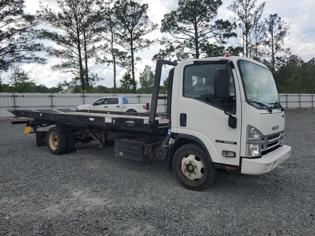 Image 1 of 2020 ISUZU NRR 2020 with VIN JALE5W166L7301895