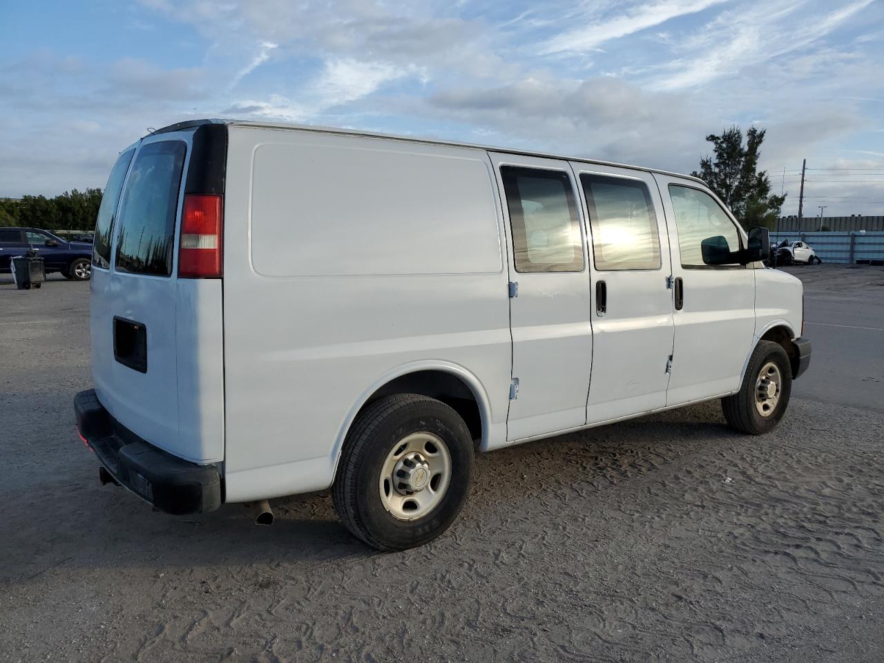 Obraz 3 z 2012 CHEVROLET EXPRESS G2500  2012 z VIN 1GCWGFCB9C1121422