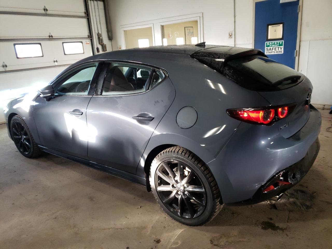 Image 2 of 2020 MAZDA 3 PREMIUM 2020 with VIN JM1BPANM4L1153873