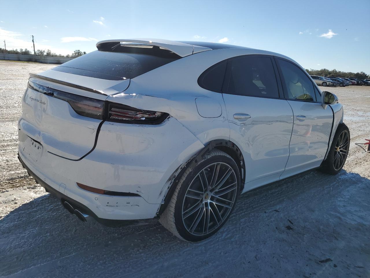 Obraz 3 z 2020 PORSCHE CAYENNE TURBO COUPE 2020 z VIN WP1BF2AY8LDA65052